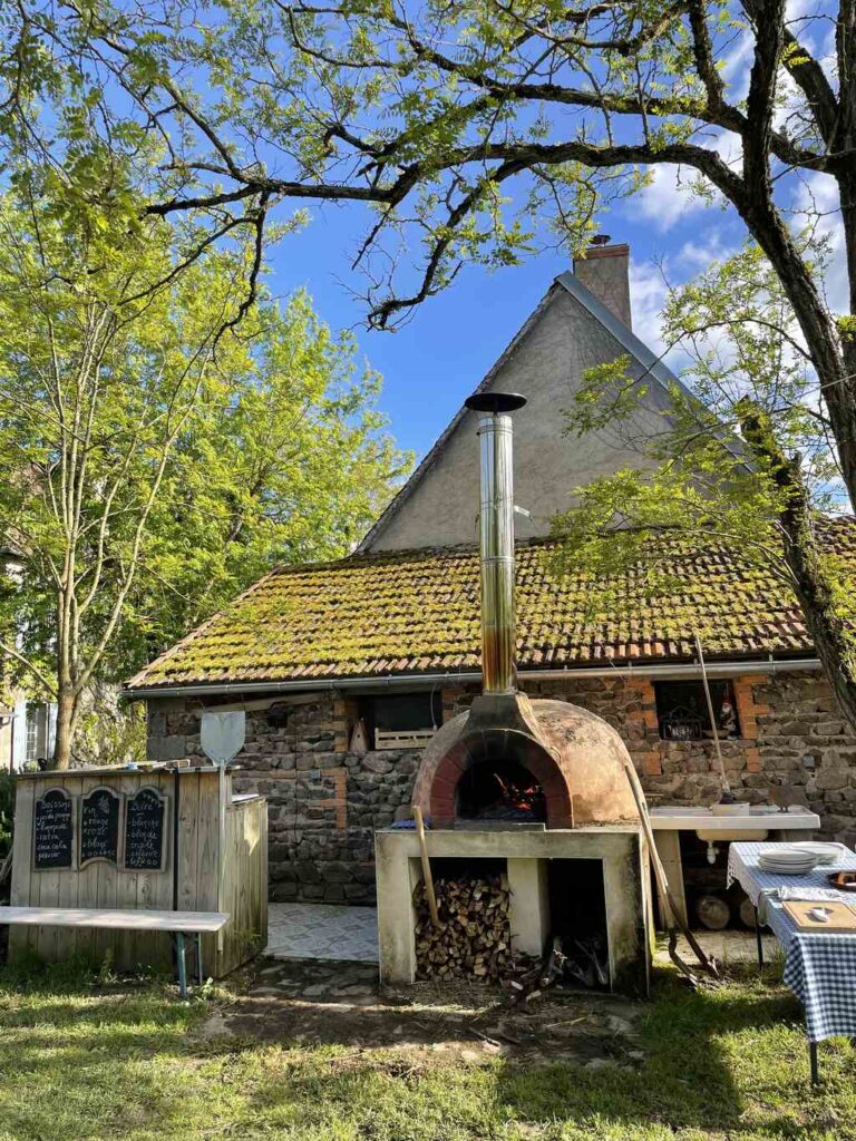Le Mas d en Haut vakantie Frankrijk gal 8 pizza oven zonder mensen